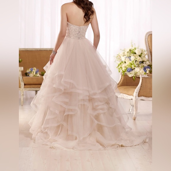 Chic Cream Strapless Wedding Dress - Picture 2 of 6